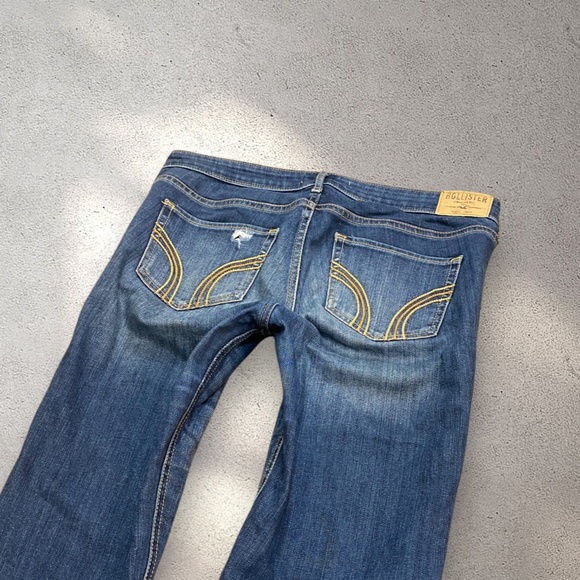 !! SOLD DO NOT BUY !! Hollister Co. Low-Mid Straight Jeans - Picture 3 of 6